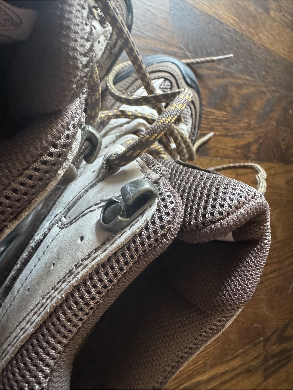 Oboz Women's Brown Hiking Combat Boots - Picture 8 of 9